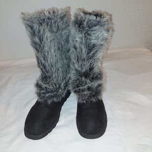 MUKLUKS  size 9.5 womans boots